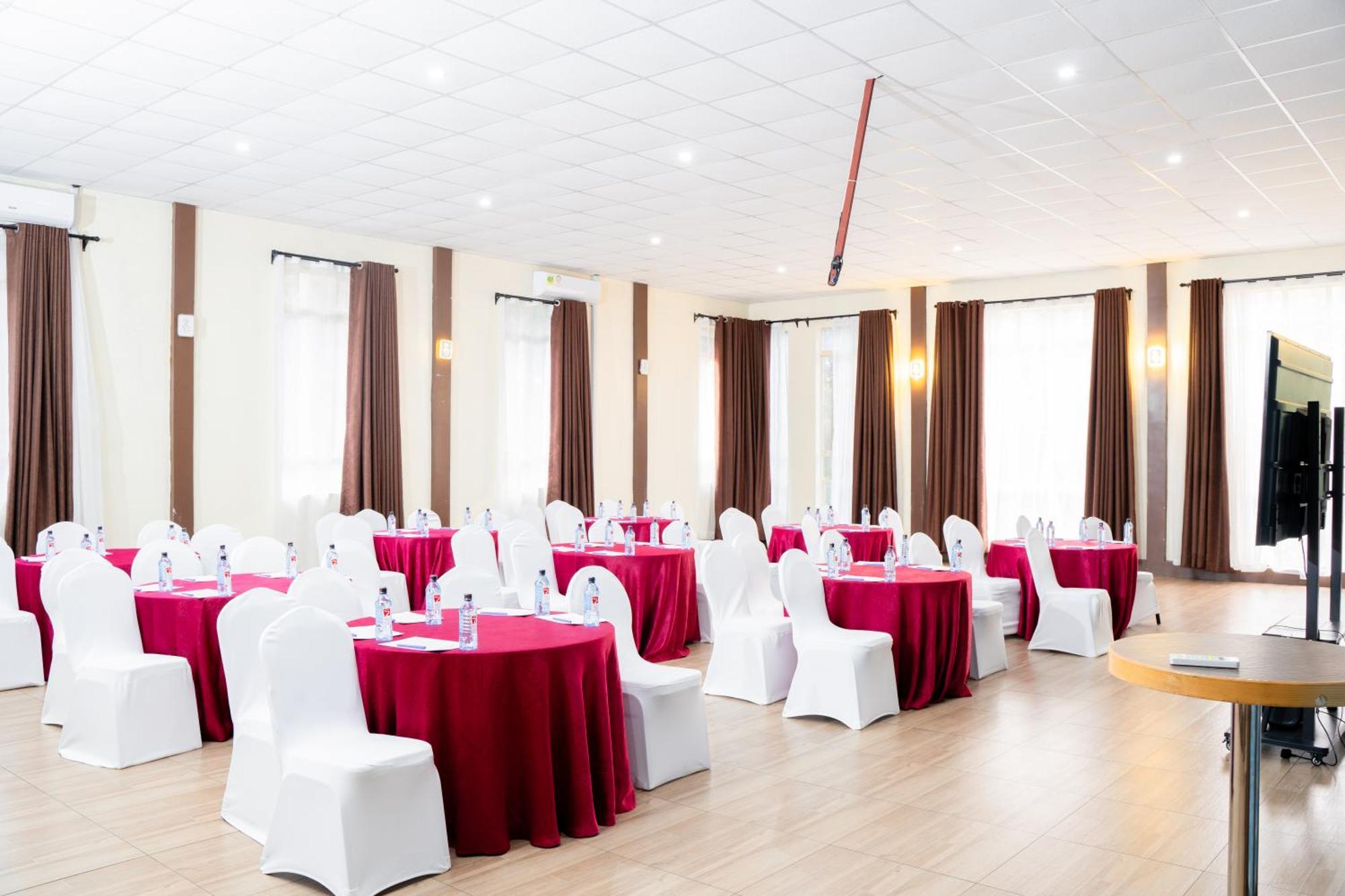 West Wood Hotel Nairobi Buitenkant foto