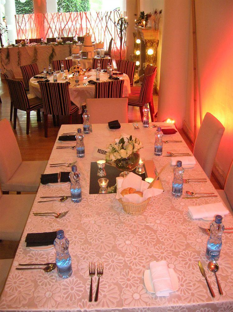 West Wood Hotel Nairobi Buitenkant foto